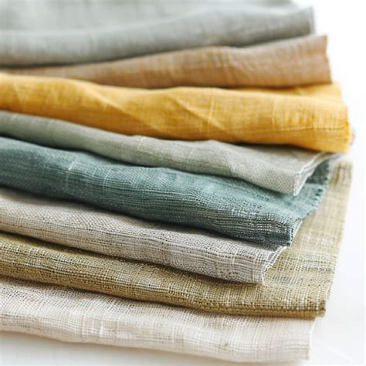Linen and cotton fabrics ideal for summer curves